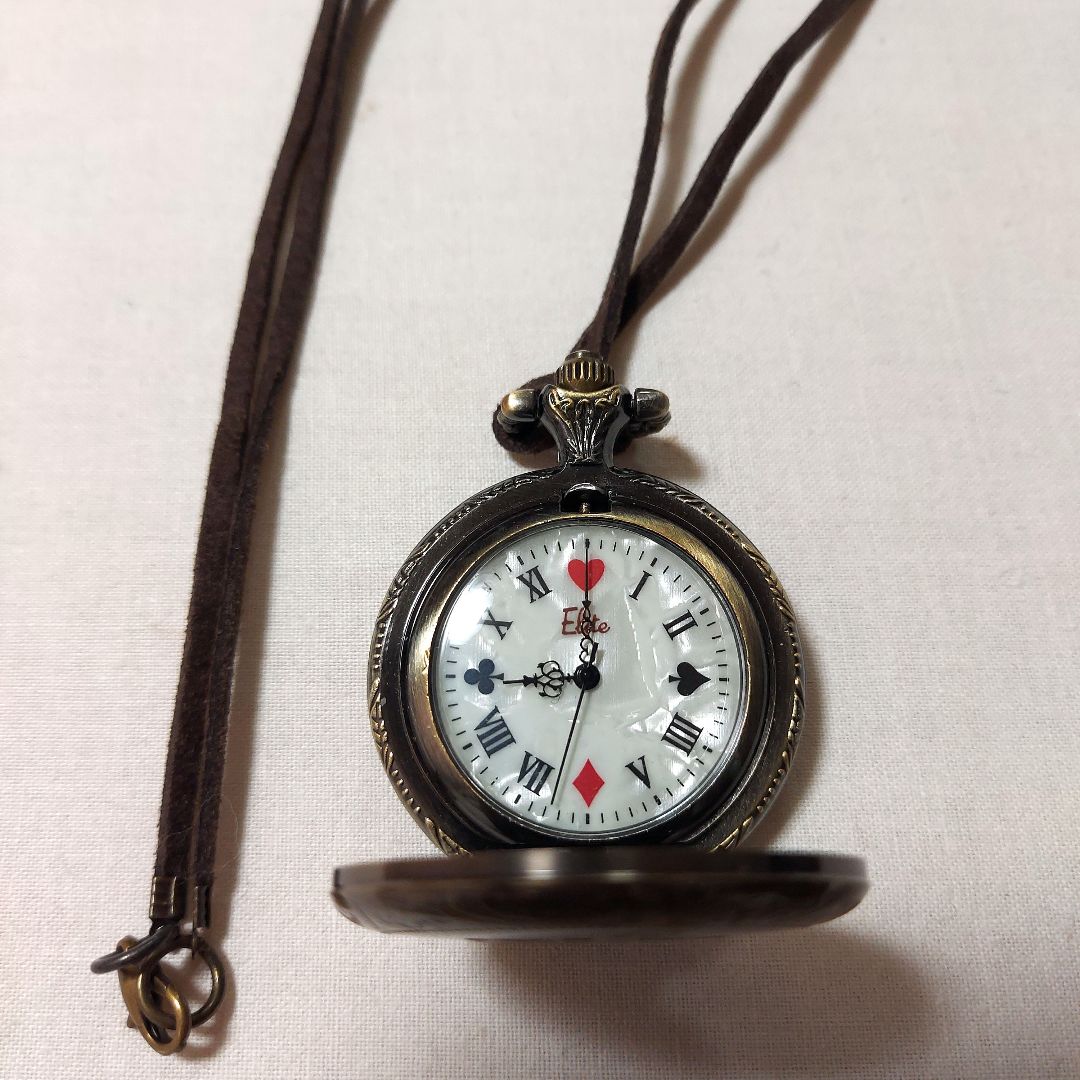 Alice In Wonderland Analog Quartz Women