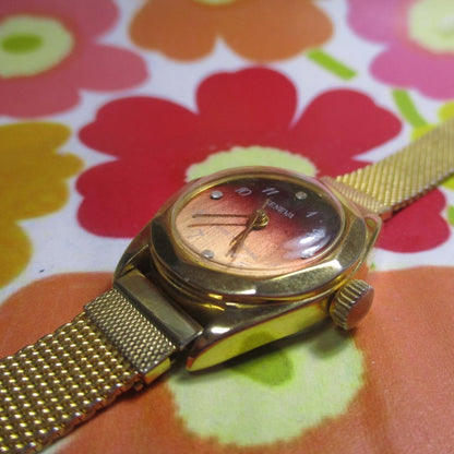 Windsor 1970S Analog Quartz Women Women