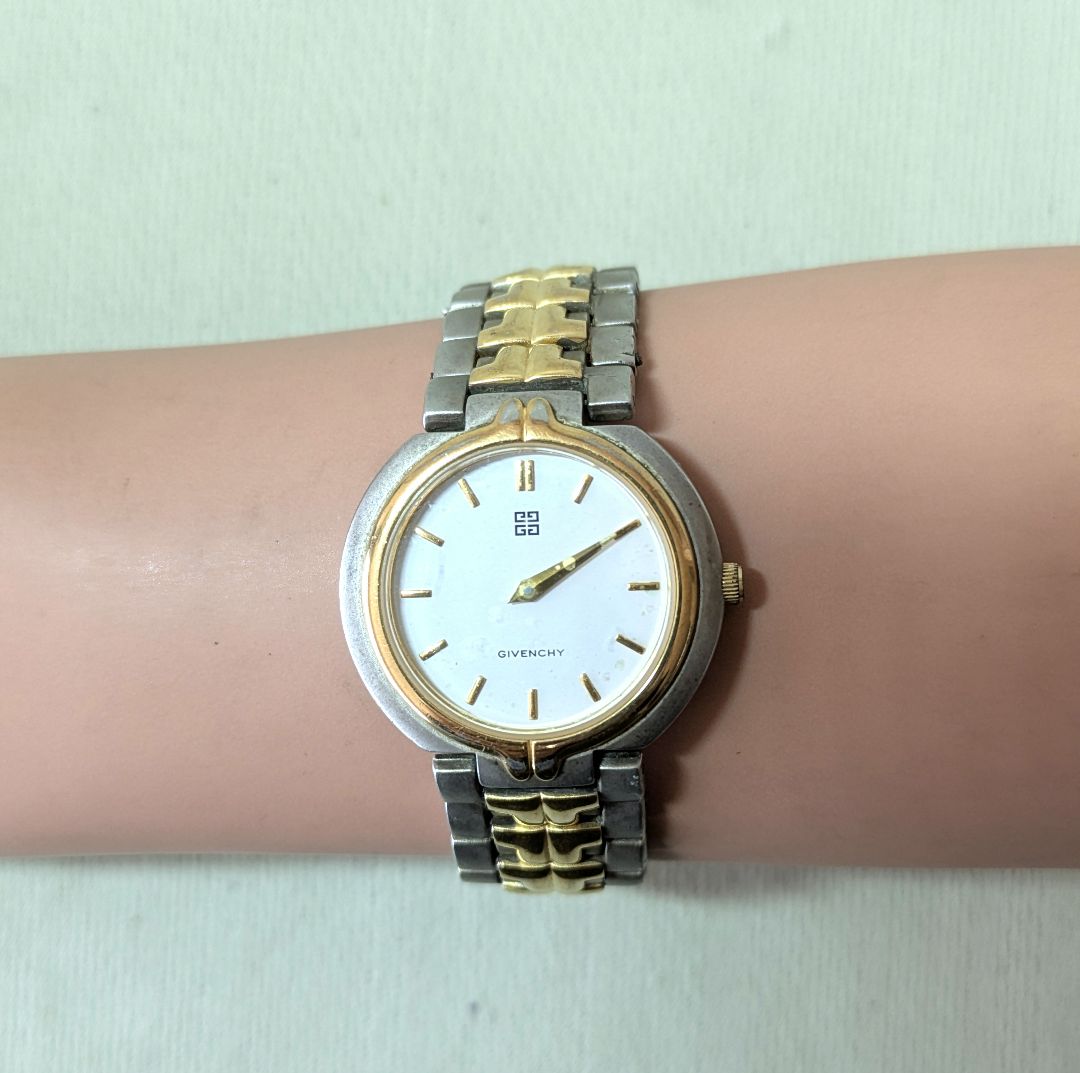 Givenchy Analog Quartz Men ジバンシー 137 時計 稼働中