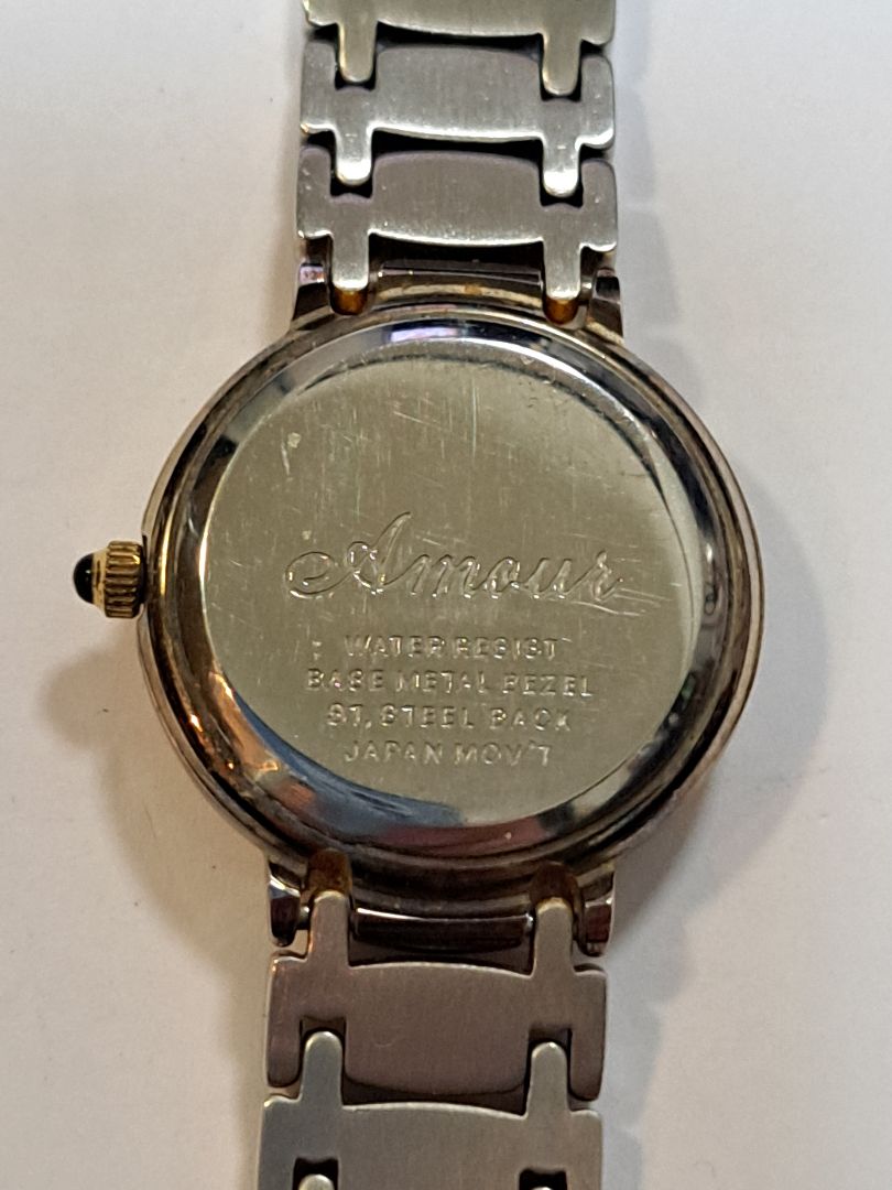 AMOUR Amour Analog Quartz Women