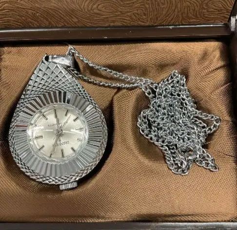 Captain Analog Quartz Women