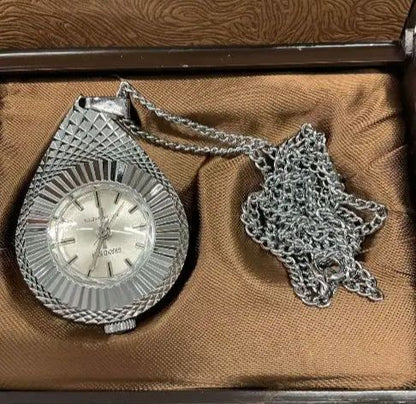 Captain Analog Quartz Women