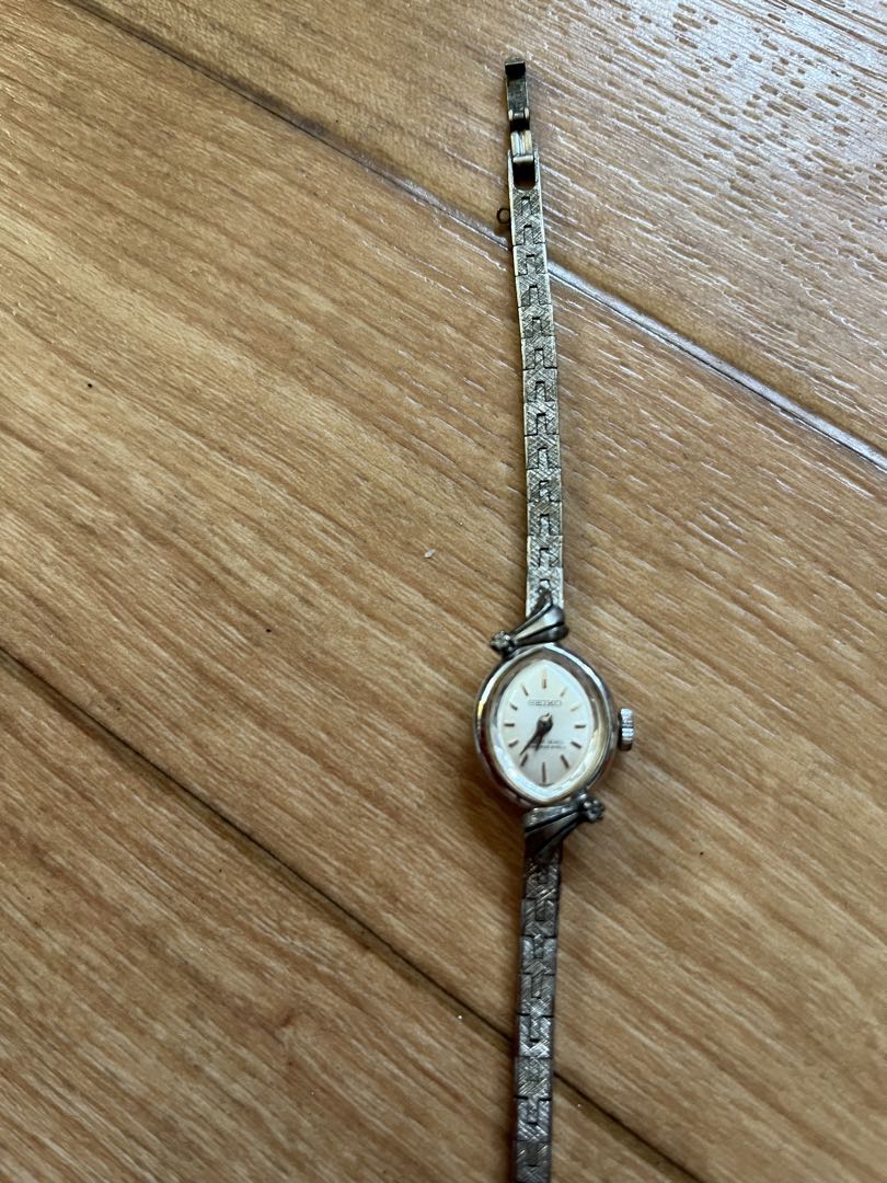Seiko QUEEN Analog Mechanical (Manual) Women