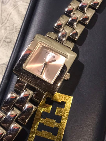 Hilton Analog Quartz Women ヒルトン ゴージャス メタル ウォッチ 保管品 [For Parts / Junk]