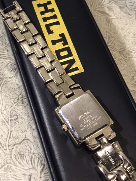 Hilton Analog Quartz Women ヒルトン ゴージャス メタル ウォッチ 保管品 [For Parts / Junk]
