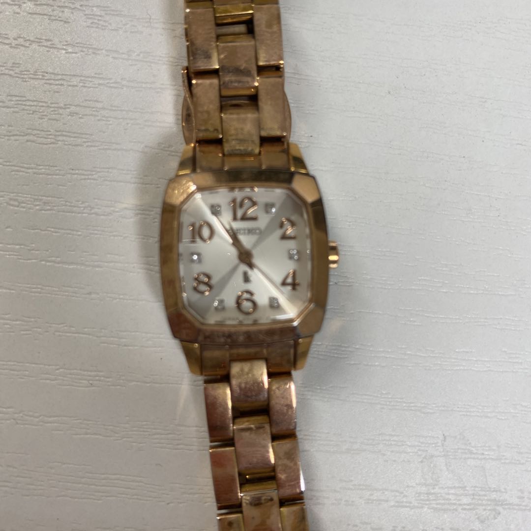 Seiko lk/lukia Analog Quartz Women