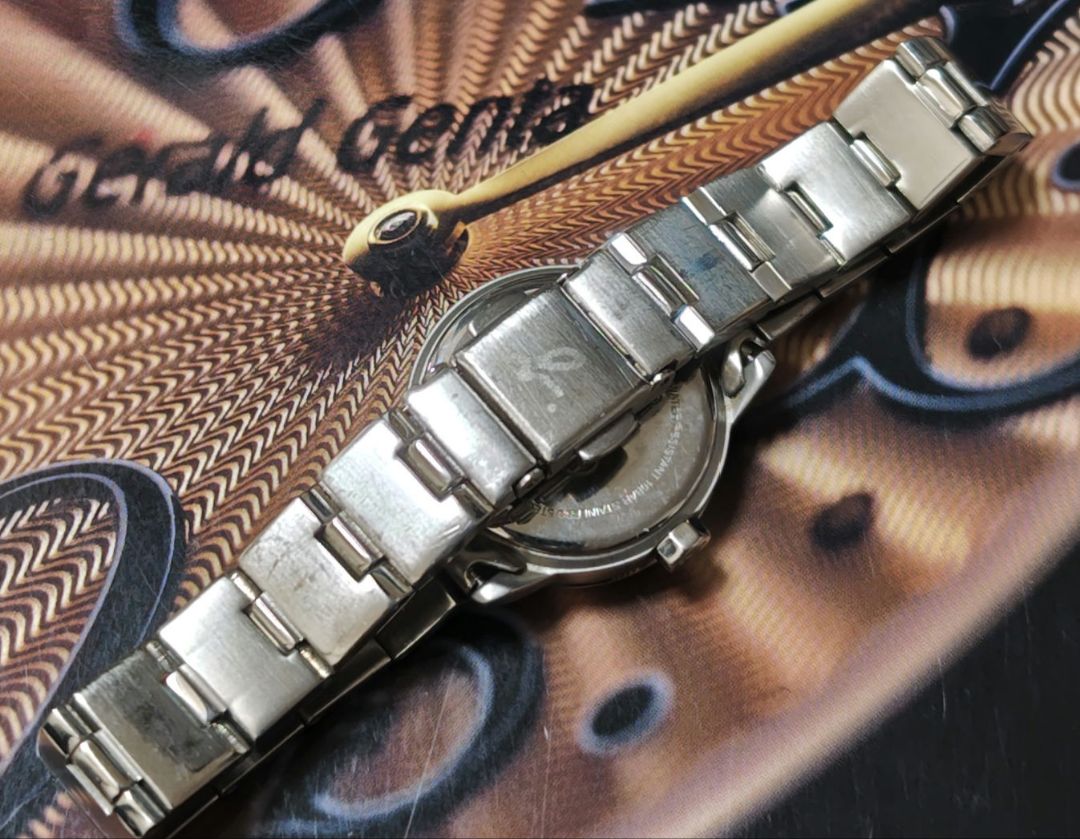 Agnes B. Analog Quartz Women
