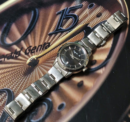 Agnes B. Analog Quartz Women
