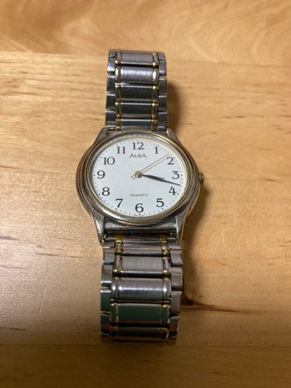 Seiko Alba V701 Analog Quartz Men