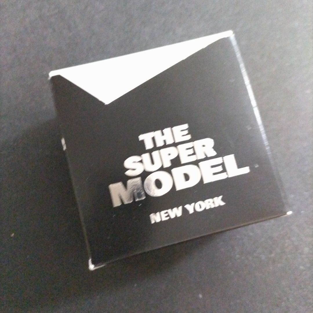 The Super Model New York Analog Quartz Women