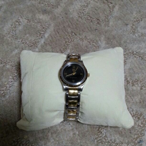 Givenchy Analog Quartz Women
