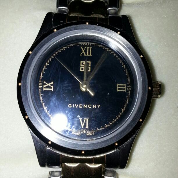 Givenchy Analog Quartz Women