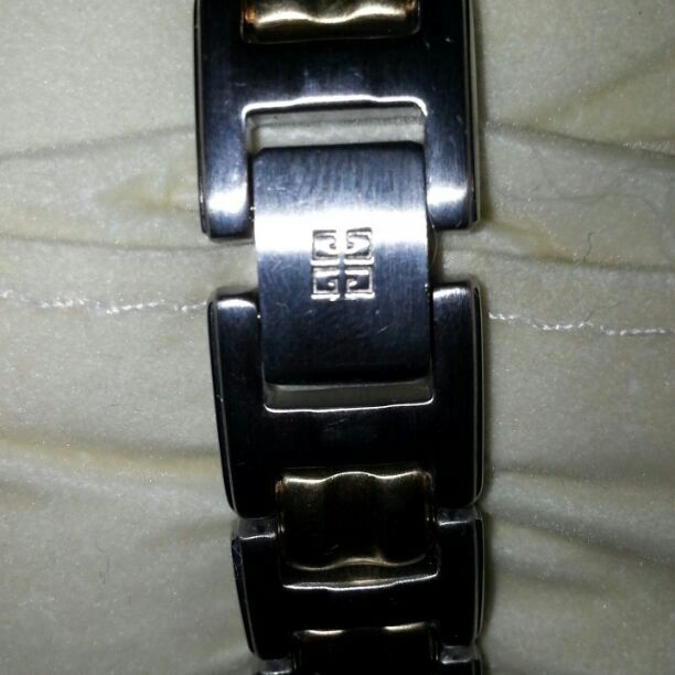 Givenchy Analog Quartz Women