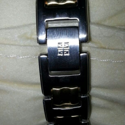 Givenchy Analog Quartz Women