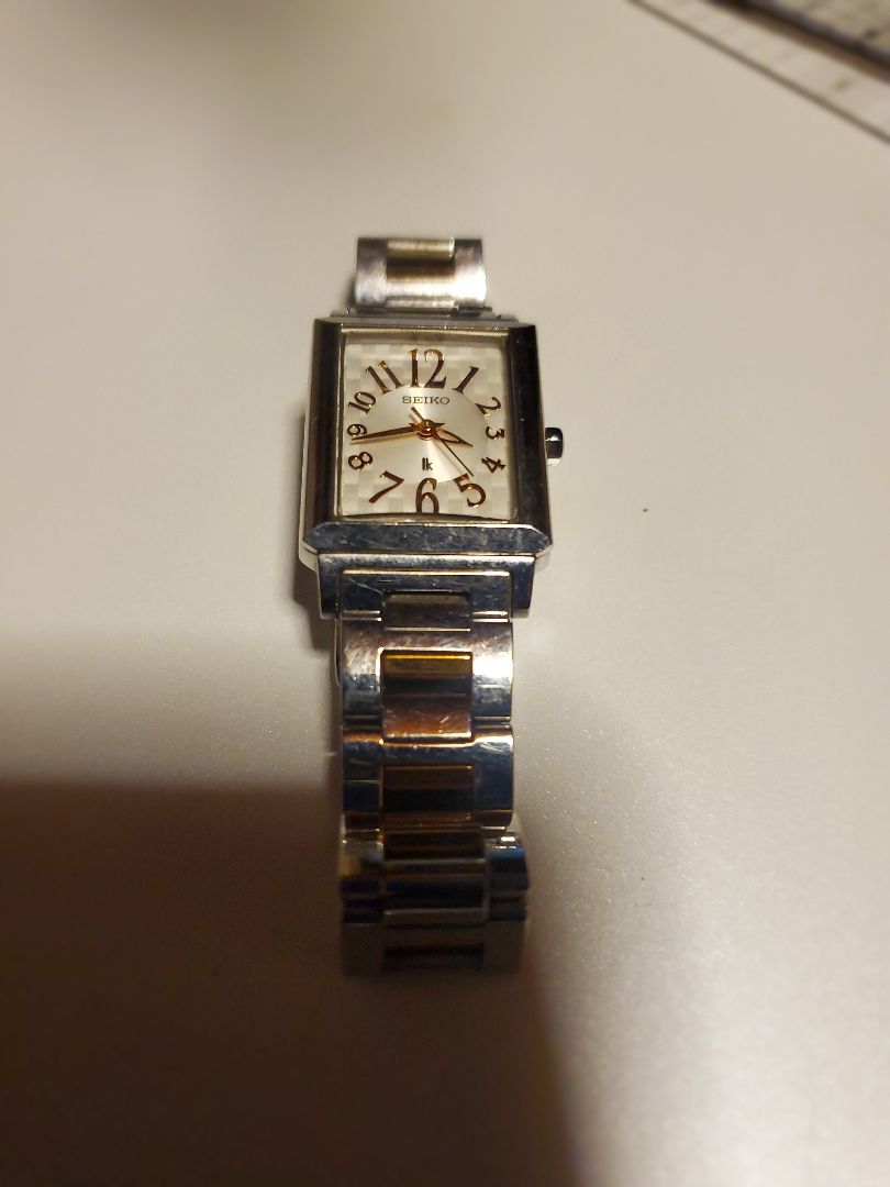 Seiko lk/lukia Analog Quartz Women