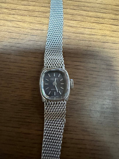 Tissot saphir Analog Mechanical (Manual) Women