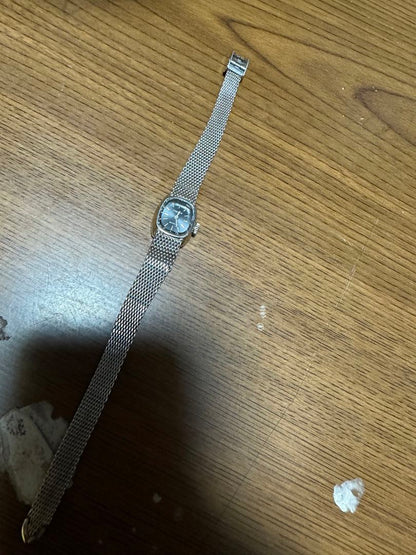 Tissot saphir Analog Mechanical (Manual) Women