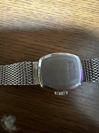Tissot saphir Analog Mechanical (Manual) Women