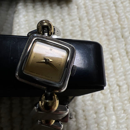 Seiko IE20-5A00 Analog Quartz Women