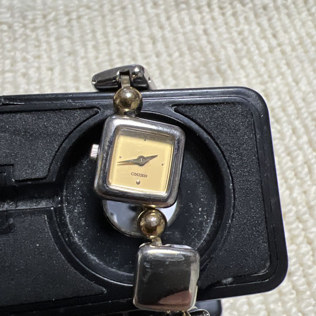 Seiko IE20-5A00 Analog Quartz Women