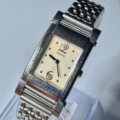 Seiko 1F20-0AM0 Analog Quartz Women