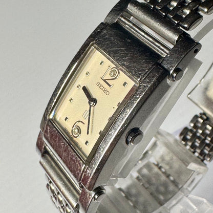 Seiko 1F20-0AM0 Analog Quartz Women