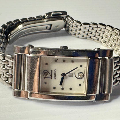 Seiko 1F20-0AM0 Analog Quartz Women