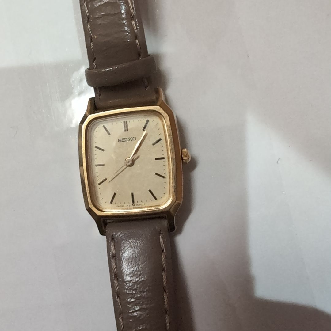 Seiko 1F21-5A70 Analog Quartz Women
