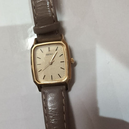 Seiko 1F21-5A70 Analog Quartz Women