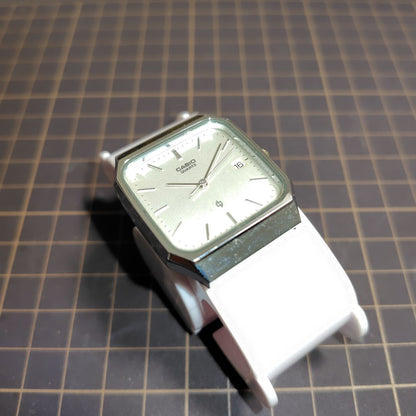 Casio MQ-501 Analog Quartz Men ジャンク品 Watch 388