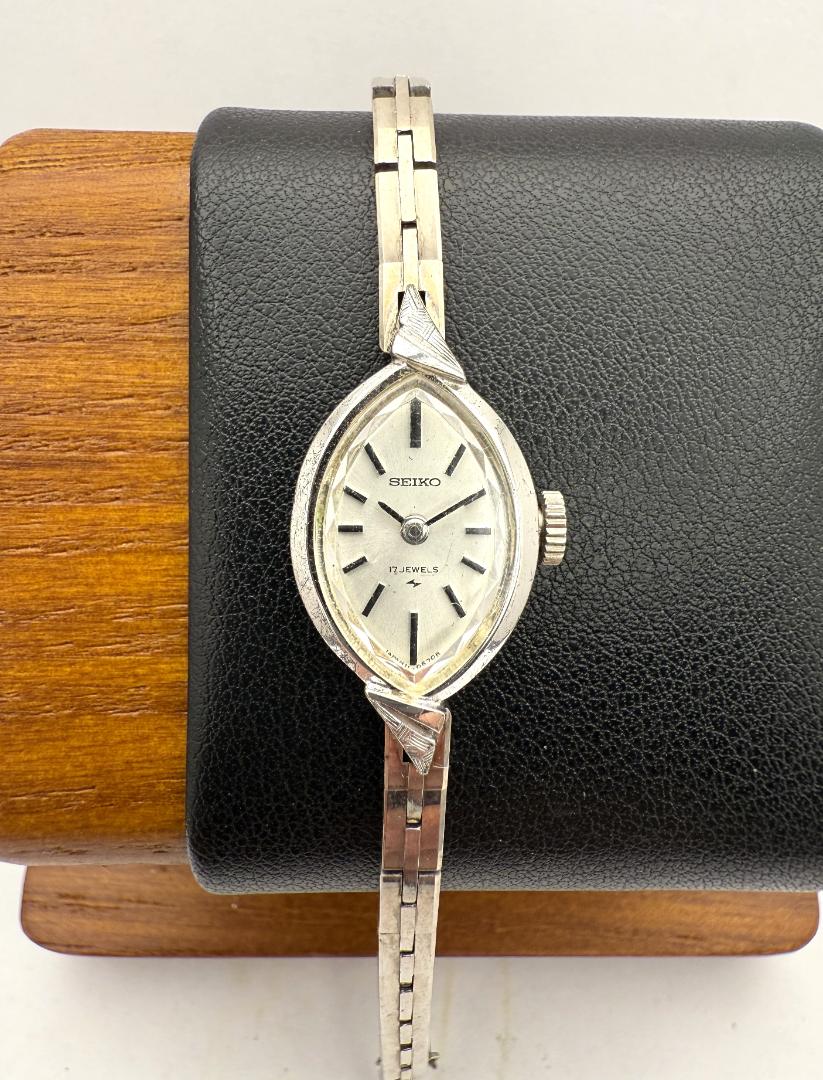 Seiko Vintage 17 Jewels 101308 Analog Mechanical (Manual) Women Manual Wind Wristwatch 15Mm Case Size Non-Working