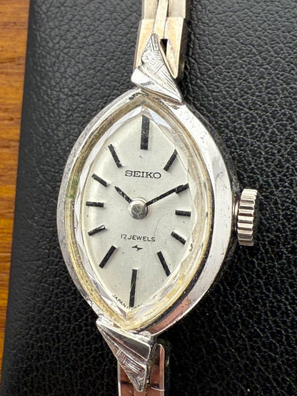 Seiko Vintage 17 Jewels 101308 Analog Mechanical (Manual) Women Manual Wind Wristwatch 15Mm Case Size Non-Working