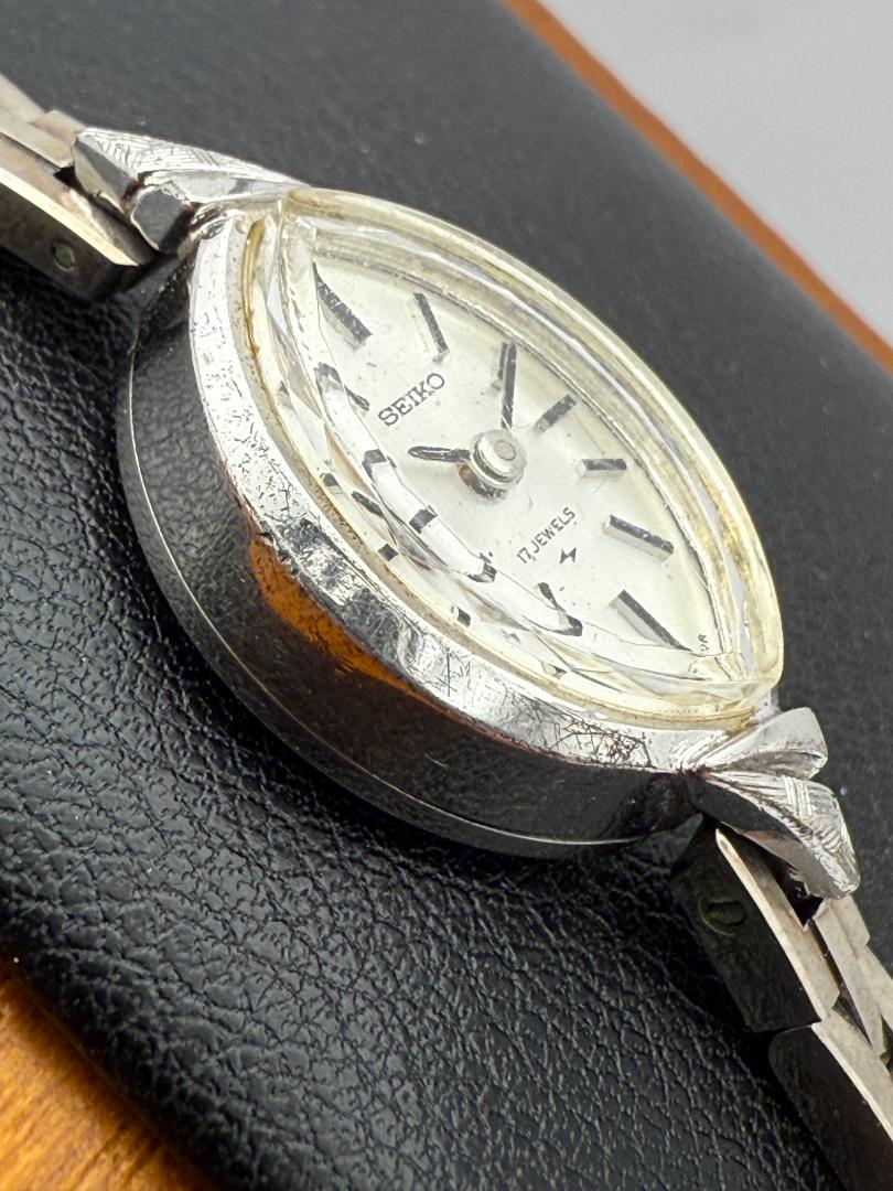 Seiko Vintage 17 Jewels 101308 Analog Mechanical (Manual) Women Manual Wind Wristwatch 15Mm Case Size Non-Working