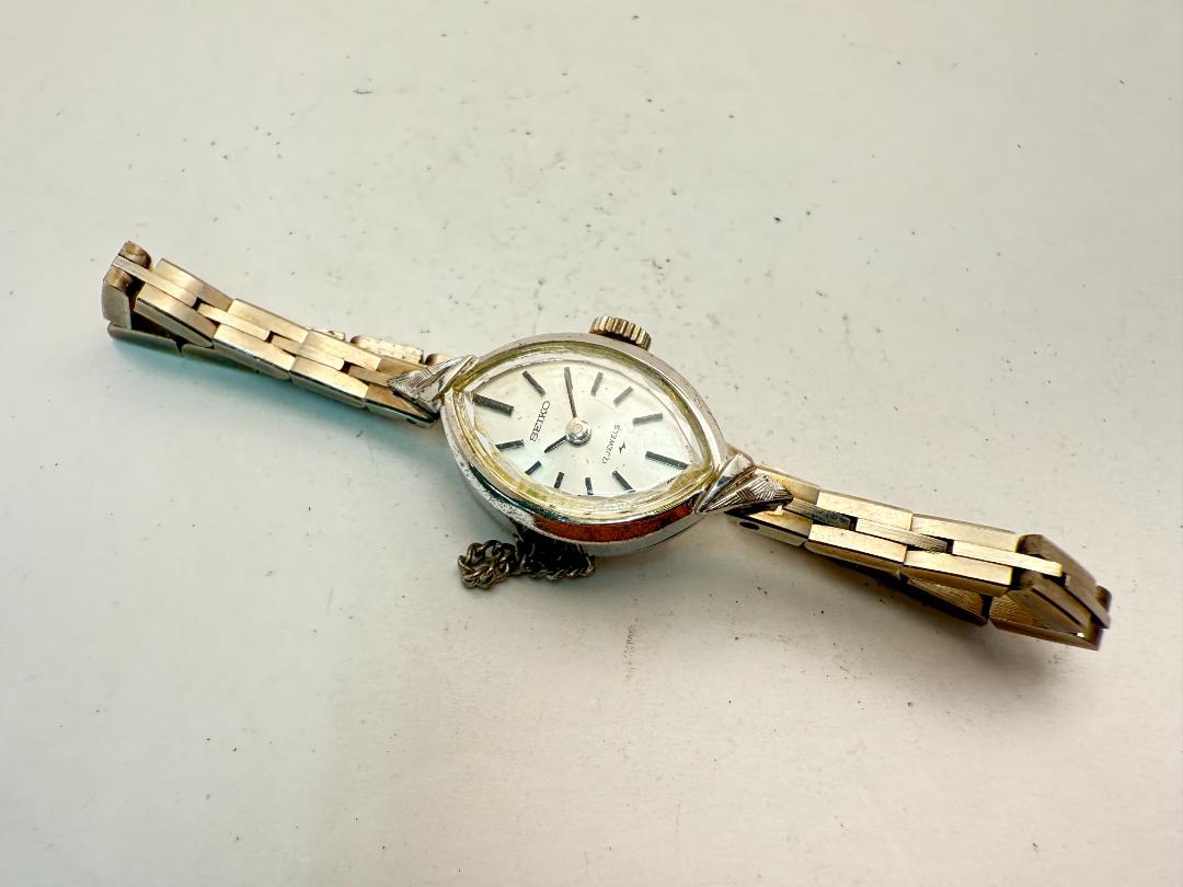 Seiko Vintage 17 Jewels 101308 Analog Mechanical (Manual) Women Manual Wind Wristwatch 15Mm Case Size Non-Working