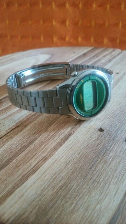 Seiko L221 Digital Quartz Women