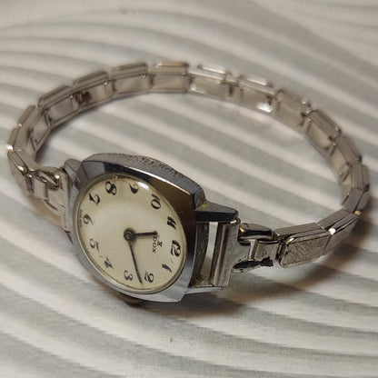 Edox 26446-8 Analog Mechanical (Manual) Women