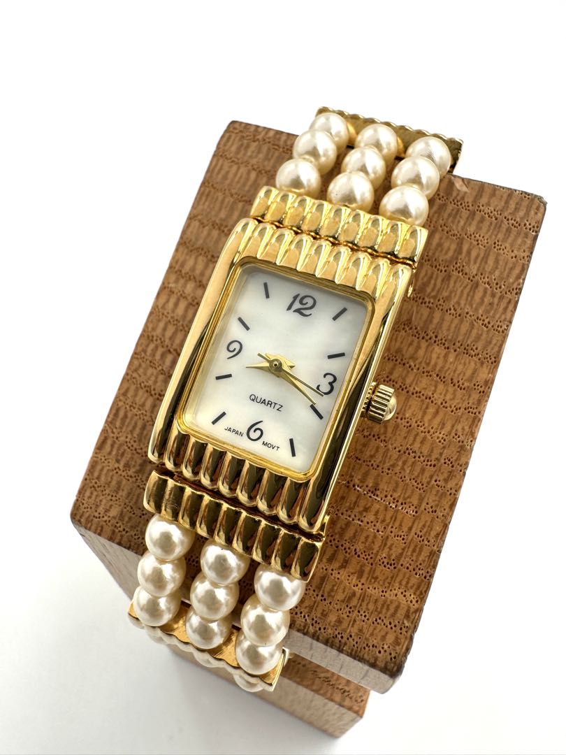 Avon Analog Quartz Women Watch