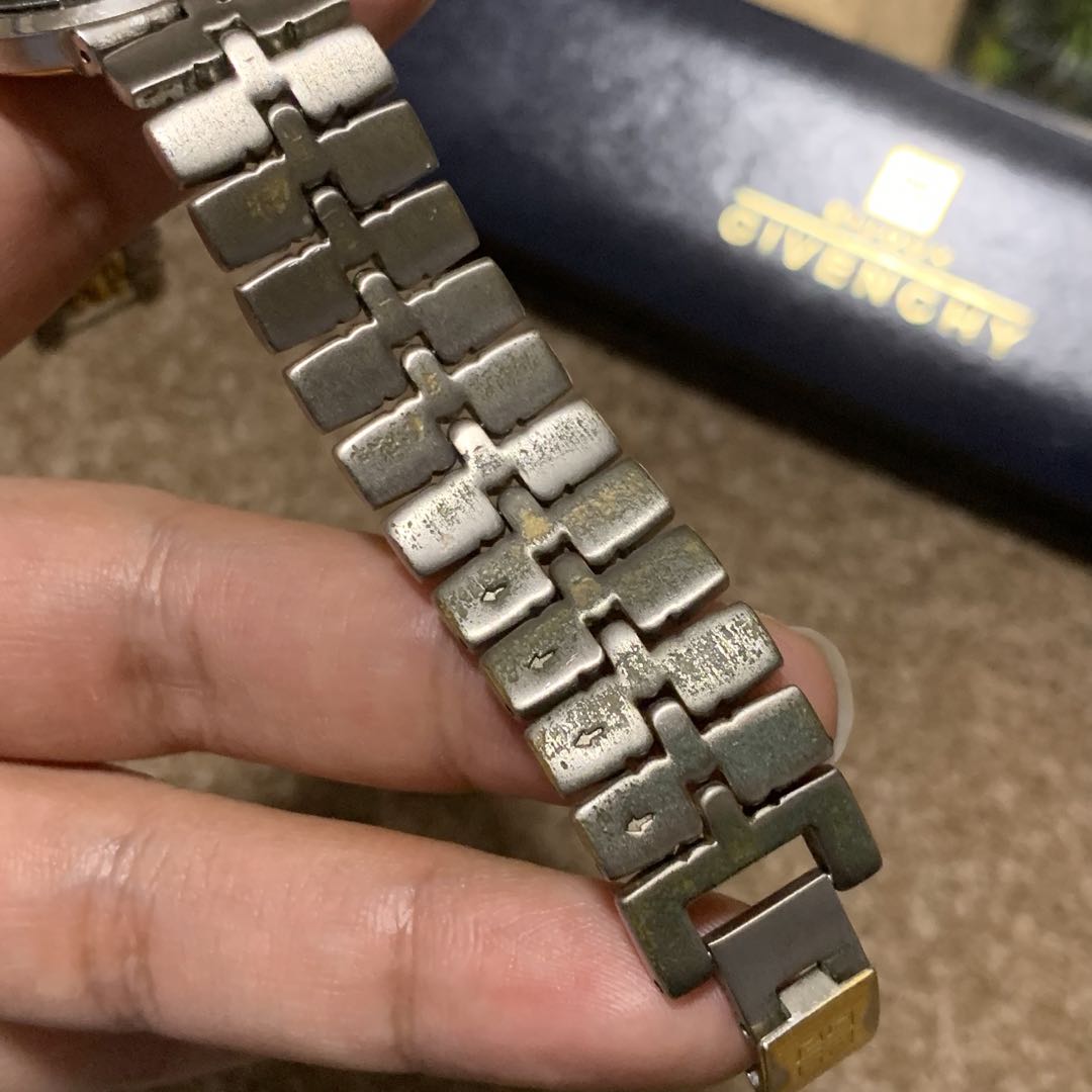 Givenchy Analog Quartz Men