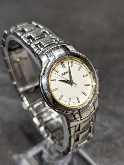 Seiko Analog Quartz Women Silver Tone Watch Battery Replaced
