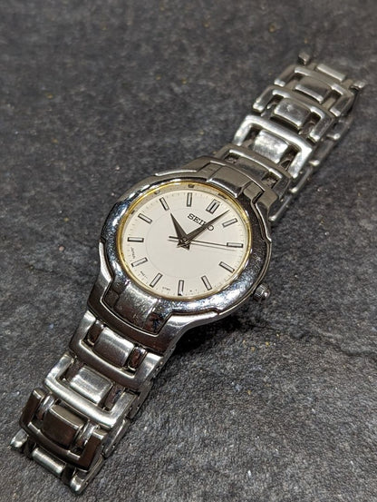 Seiko Analog Quartz Women Silver Tone Watch Battery Replaced