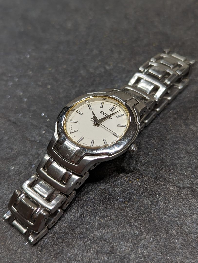 Seiko Analog Quartz Women Silver Tone Watch Battery Replaced