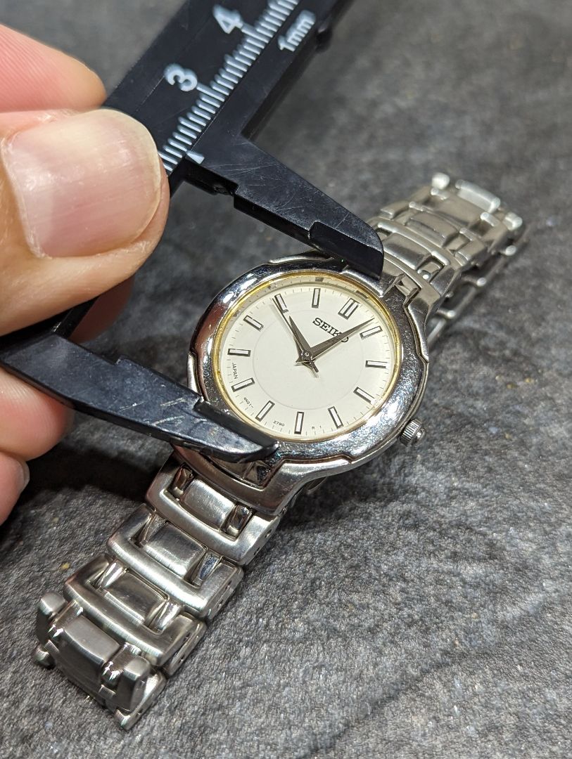 Seiko Analog Quartz Women Silver Tone Watch Battery Replaced