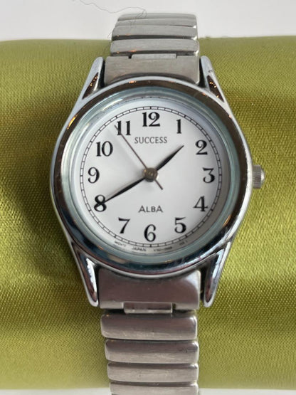 Seiko ALBA SUCCESS V701-1L70 Analog Quartz Women