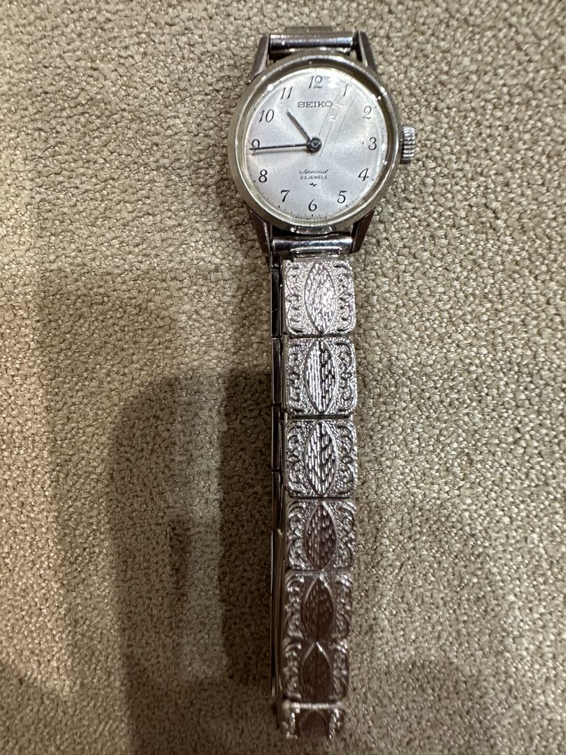 Seiko Special 1140-0100 Analog Mechanical (Manual) Women