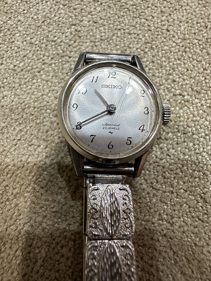 Seiko Special 1140-0100 Analog Mechanical (Manual) Women