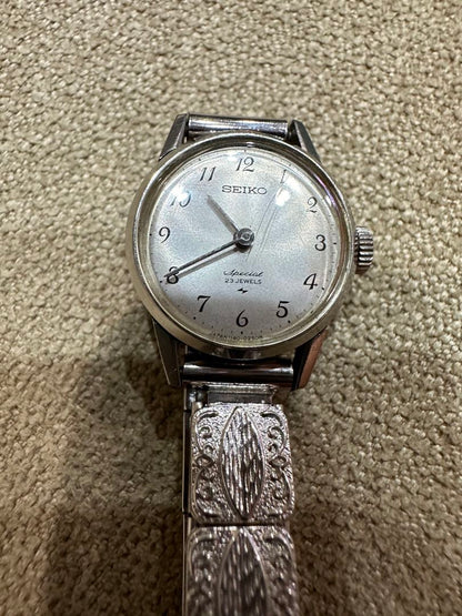 Seiko Special 1140-0100 Analog Mechanical (Manual) Women