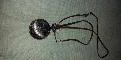 Alice in Wonderland Analog Quartz Women
