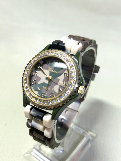 Geneva Platinum Analog Quartz Women ジュネーブプラチナ No 7805アーミーラインストーン稼働中
