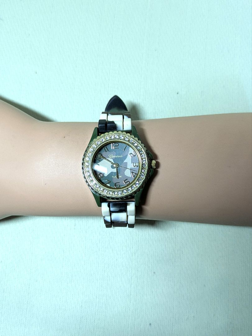 Geneva Platinum Analog Quartz Women ジュネーブプラチナ No 7805アーミーラインストーン稼働中