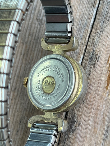 Finist Analog Mechanical (Manual) Women